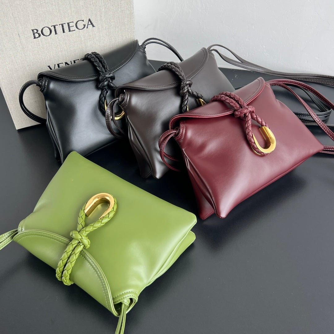 BOTTEGA VENETA  BABY LIBERTA